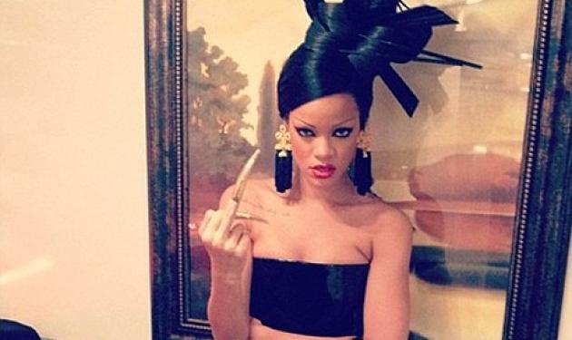 Προκαλεί πάλι η Rihanna ως goth γκέισα! Δες φωτογραφίες