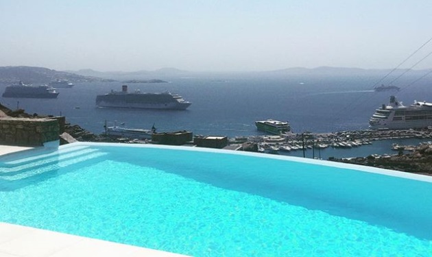 Ποια Ελληνίδα celebrity έχει αυτή την εκπληκτική θέα;