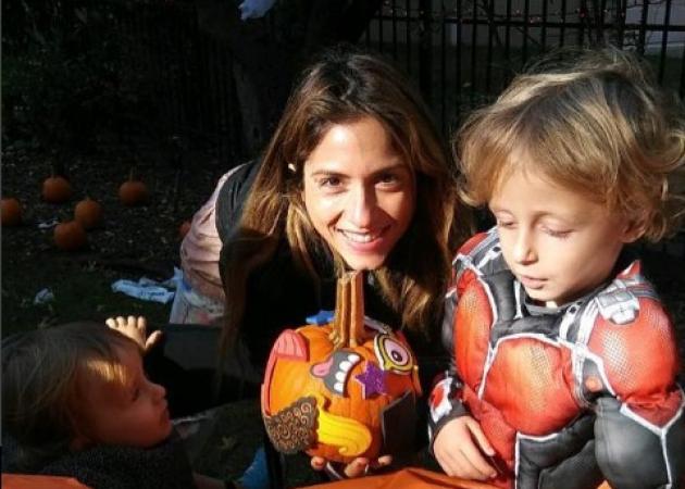 Σοφία Καρβέλα: Σε Halloween party με τους γιους της! [pics,vid]