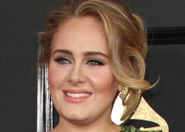 Η Adele άλλαξε το signature hair look της και τώρα είναι μια άλλη!