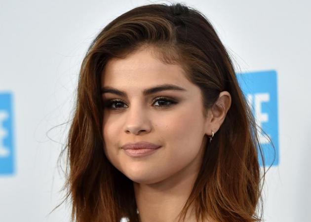 Breaking news! Η Selena Gomez έγινε ξανθιά!