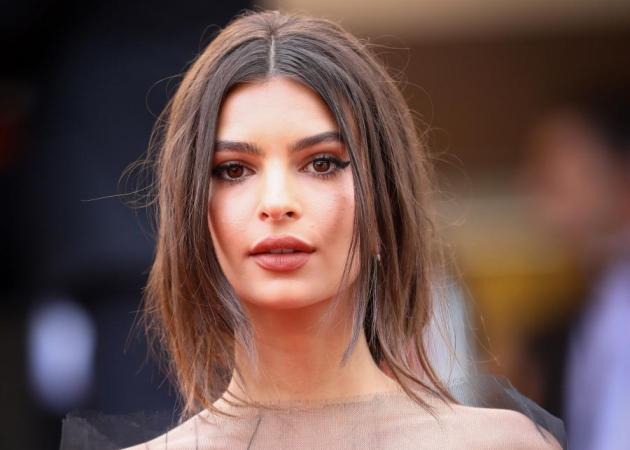 Η Emily Ratajkowski κοκκινομάλλα!