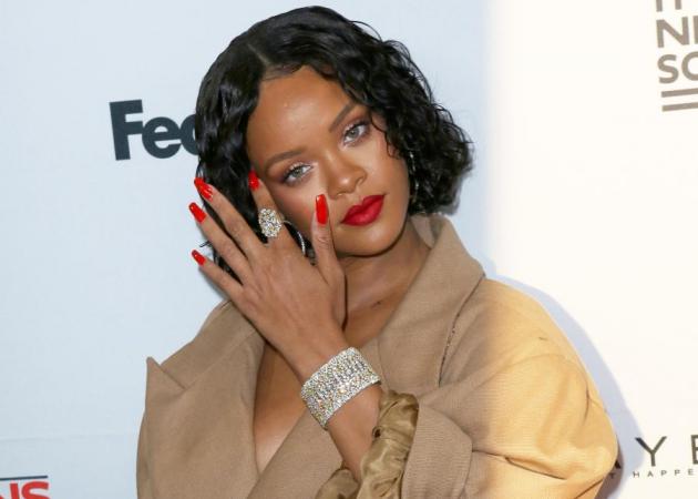 Η Rihanna ετοιμάζει δύο ολοκαίνουργιες αποχρώσεις κραγιόν και τις θέλουμε!