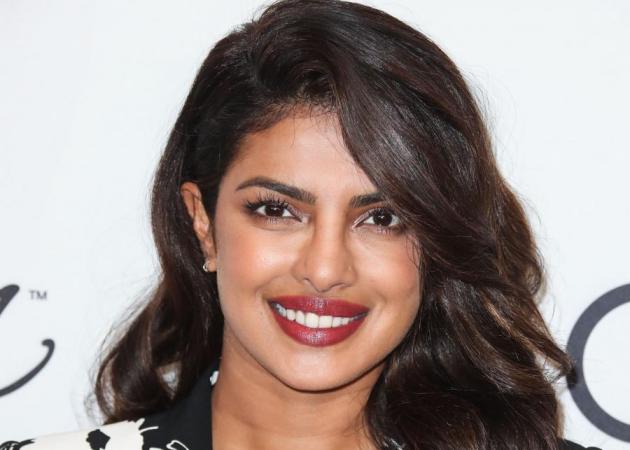 Η Priyanka Chopra κούρεψε τα μαλλιά της και τώρα θέλουμε κι εμείς!