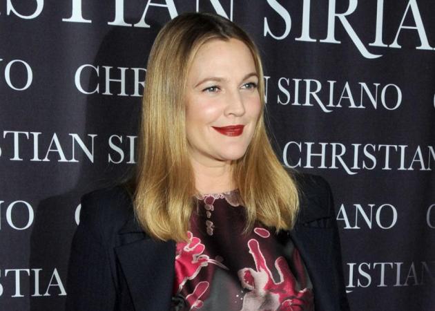 Η Drew Barrymore κούρεψε τα μαλλιά της. Αλλά δεν θα πιστεύεις τον λόγο!