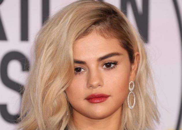 Ήταν τελικά τα μαλλιά της Selena Gomez στα AMA περούκα; Έχουμε report!