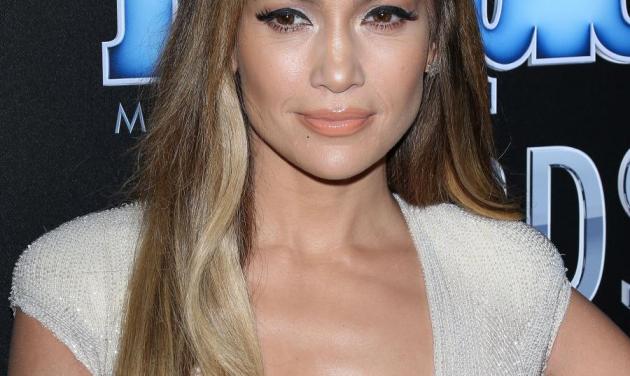 Jennifer Lopez: Το αβυσσαλέο ντεκολτέ της τράβηξε όλα τα φλας! Φωτογραφίες