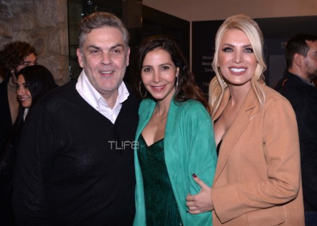 Η showbiz βρέθηκε στην παράσταση “Δουλειές με Φούντες”, αφιερωμένη στην Ζωή Λάσκαρη! [pics,vid]