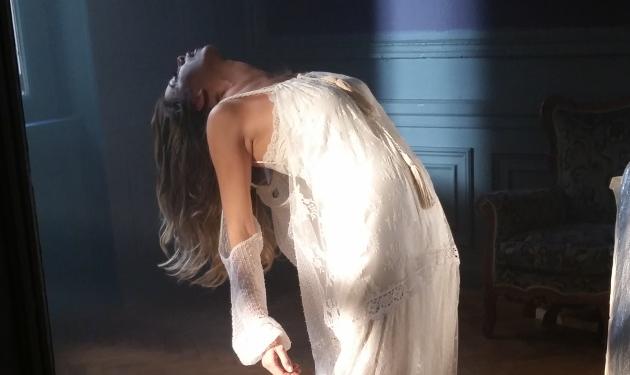Ελένη Χατζίδου: H εμμονή της και το λευκό φόρεμα των Mi – Ro! Φωτογραφίες