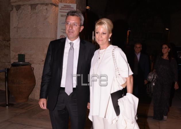 Nίκος Χατζηνικολάου: Η πιο τρυφερή φωτογραφία της κόρης του στο Χριστουγεννιάτικο δέντρο! [pic]