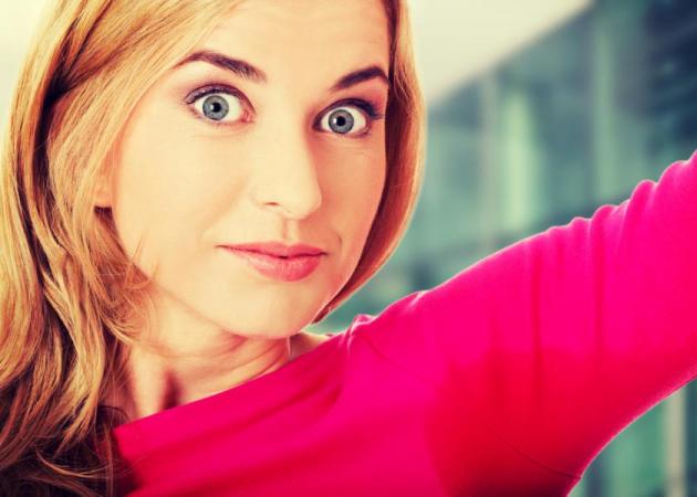 Το κόλπο που θα σε σώσει αν δεν έχεις μαζί σου αποσμητικό όταν είσαι ήδη έξω