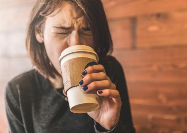 Κάψιμο στην γλώσσα: Το απλό κόλπο για να περάσει η ενόχληση [vid]