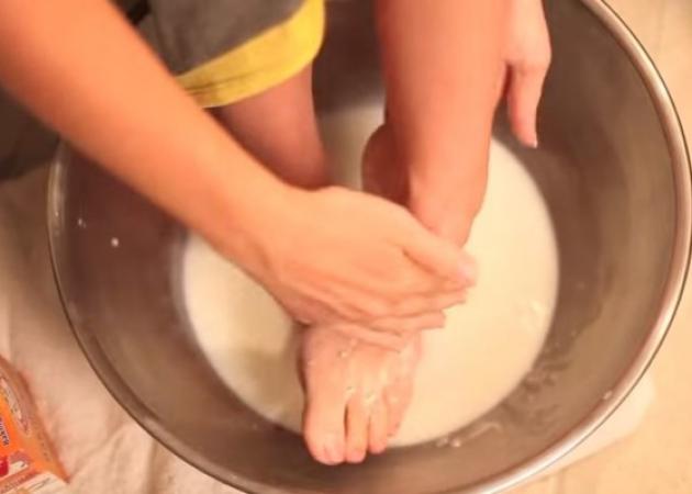 Περιποίηση ποδιών για κάλους και σκασμένες φτέρνες – Κοίτα τι μείγμα φτιάχνει! [vid]