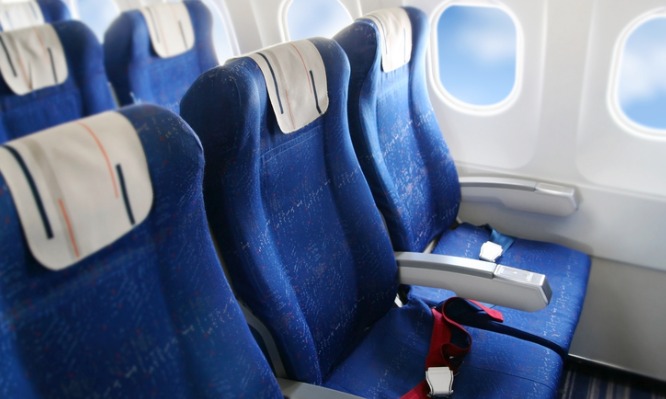 Όποιοι επιλέγουν αυτήν τη θέση στο αεροπλάνο είναι εγωιστές, λένε οι ψυχολόγοι!