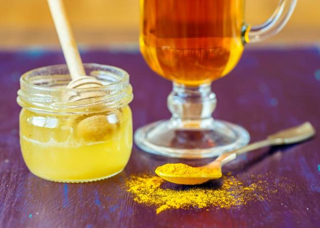 Κουρκούμη και μέλι: Τι είναι το… χρυσό μέλι, τι προσφέρει, πώς τρώγεται [vid]