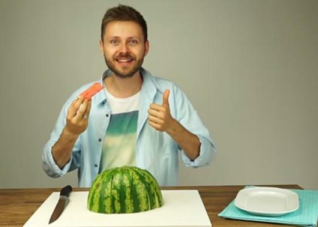 Μόλις δεις αυτό, δεν θα ξανακόψεις το καρπούζι με άλλον τρόπο! [vid]