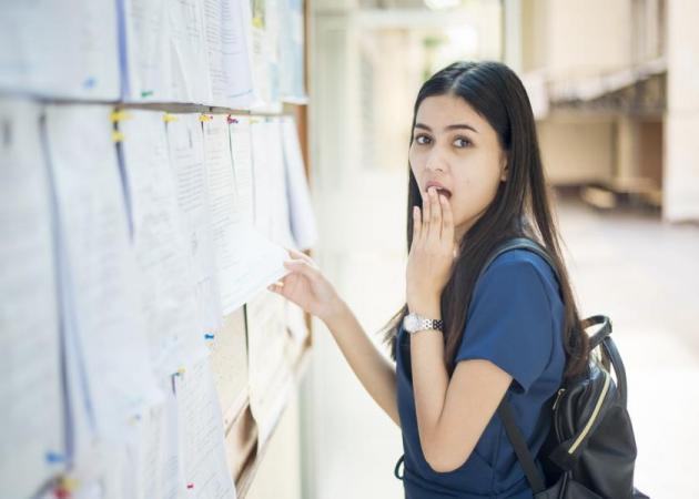 Πανελλήνιες αποτελέσματα: Πώς μιλάμε και βοηθάμε το παιδί σε μια ενδεχόμενη αποτυχία