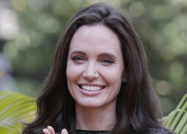 Η πρώτη επίσημη εμφάνιση της Angelina Jolie μετά το διαζύγιο με όλα τα παιδιά της
