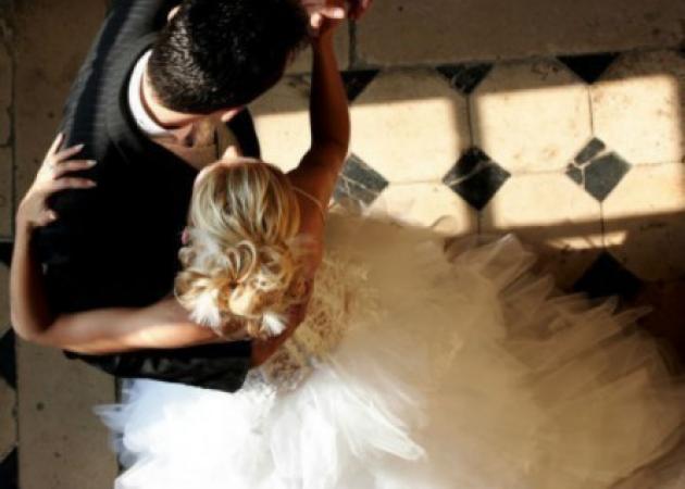 Κρήτη: Γάμος γεμάτος εκπλήξεις – Η εμφάνιση του γαμπρού, η απόφαση της νύφης και οι καλεσμένοι [pic, vid]