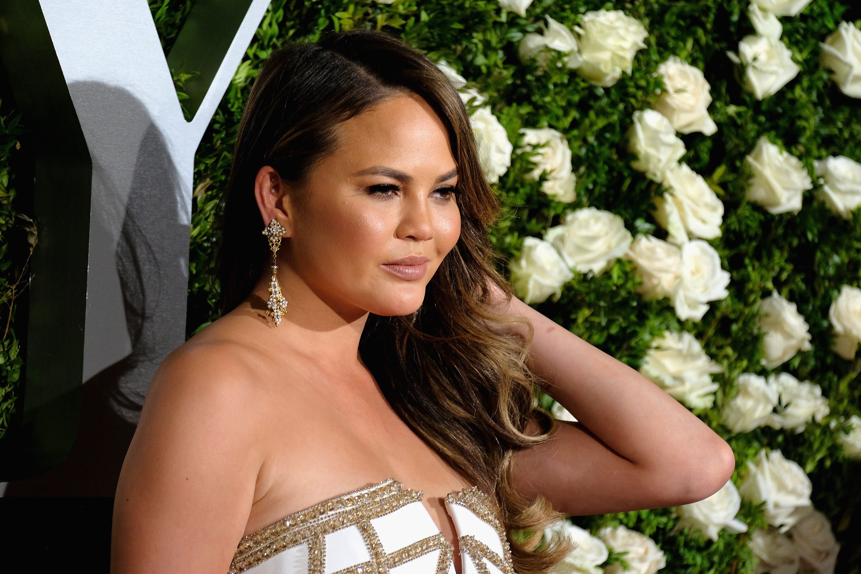 H Chrissy Teigen έβγαλε άσπρες τρίχες και δες τι έγραψε στο twitter!