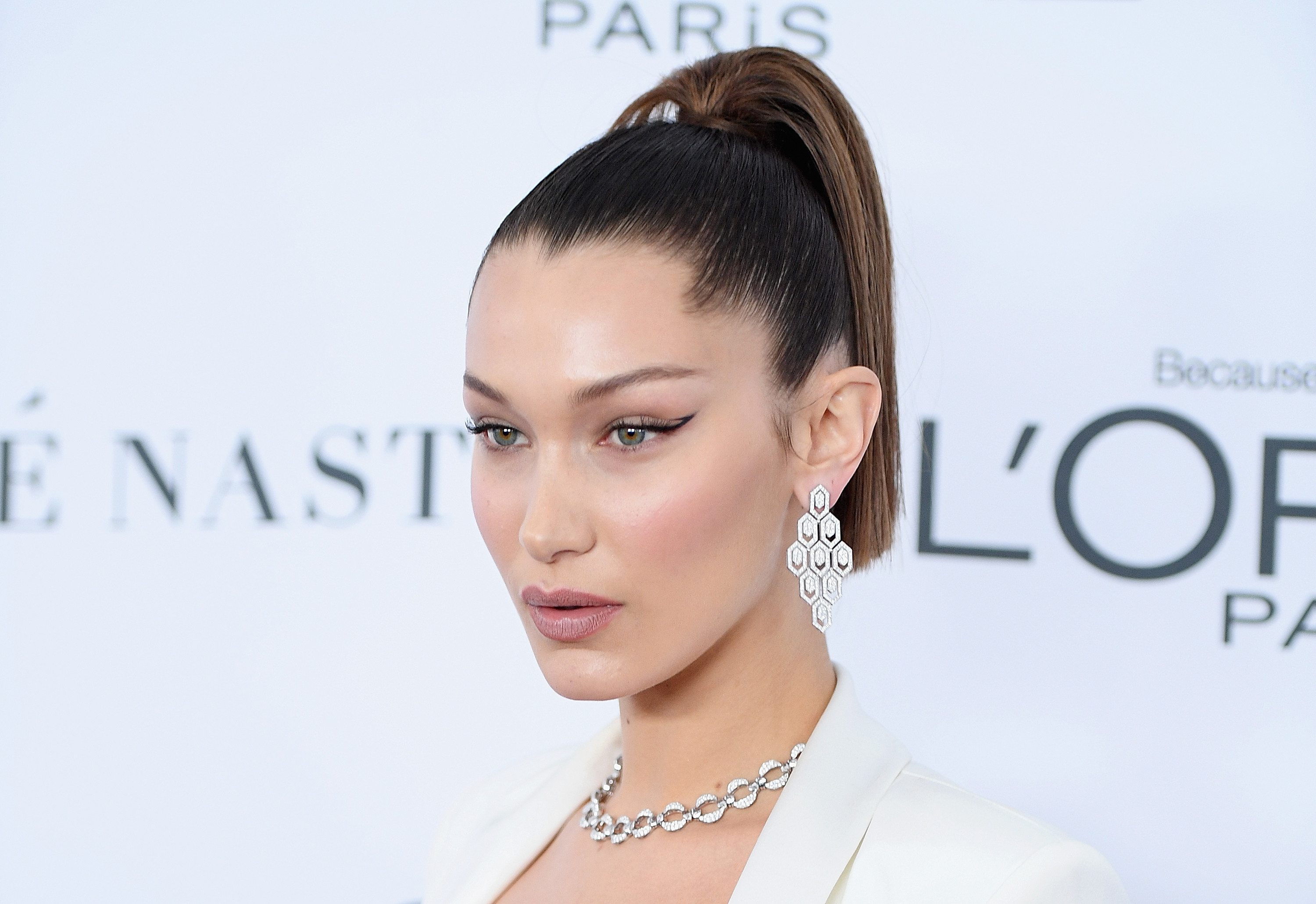 Να γιατί η επιδερμίδα της Bella Hadid είναι τόσο λαμπερή!