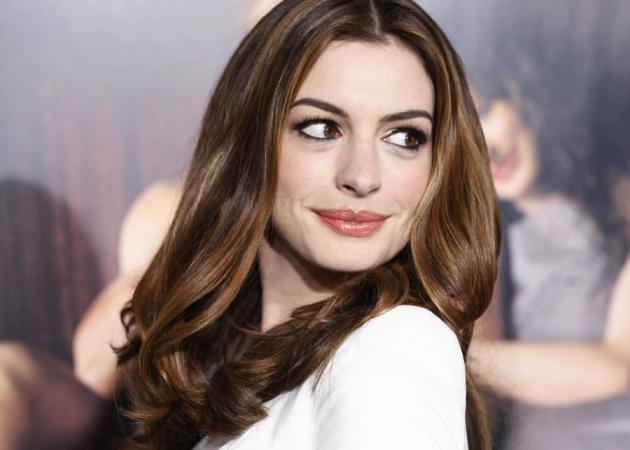 Anne Hathaway Αυτός κι αν είναι ρόλος έκπληξη!