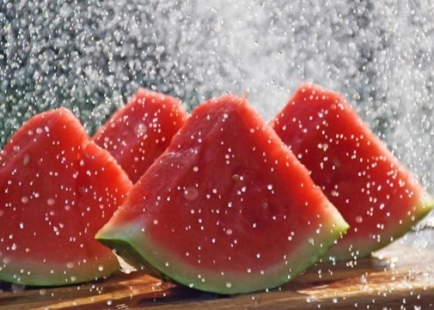 Πώς αποθηκεύουμε τα τρόφιμα εν μέσω καύσωνα – Προσοχή στις παγίδες που οδηγούν σε δηλητηρίαση!