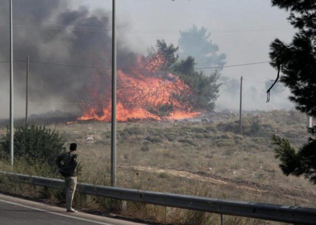 Φωτιά στην Αττική: Αναζωπύρωση στο Καπανδρίτι – Επικίνδυνο το μέτωπο