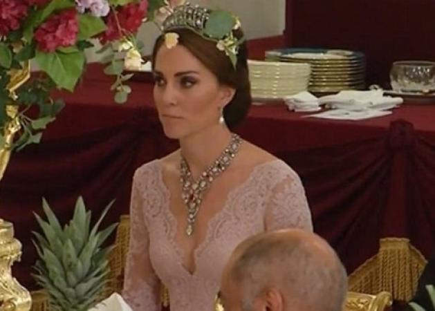 Το πιο τολμηρό ντεκολτέ της Κέιτ! Φόρεσε και τιάρα της Νταϊάνα!