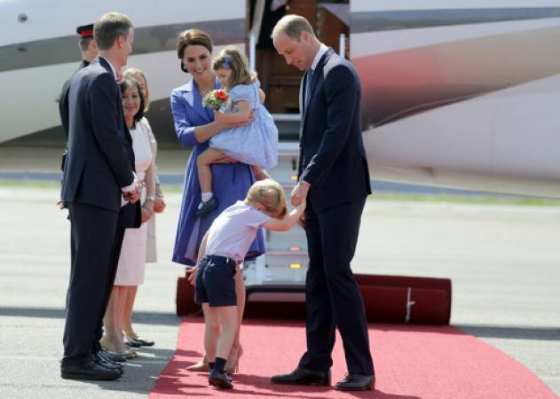 Απίθανες γκριμάτσες και νάζια από τον πρίγκιπα Τζορτζ! [pics]