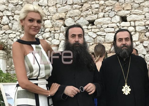 Σάσα Σταμάτη: Με look αρχαίας Ελληνίδας σε βάπτιση της καλύτερης φίλης της στο Ναύπλιο! [pics]