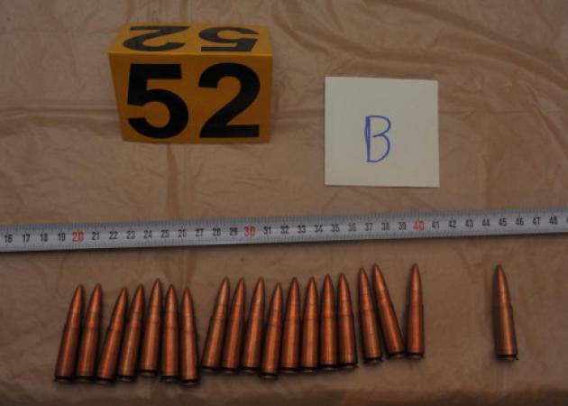 Πάτρα: Η θάλασσα ξέβρασε… σφαίρες – Άφωνοι οι λουόμενοι