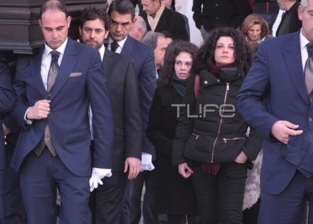 Συντετριμμένη η Τάνια Τρύπη στην κηδεία του Αλέξη Μάρδα