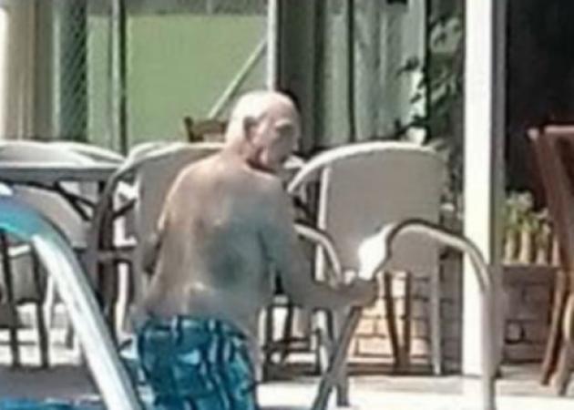 Οι βουτιές του Άκη Τσοχατζόπουλου σε ιδιωτική πισίνα – Τα χαμόγελα του πρώην υπουργού