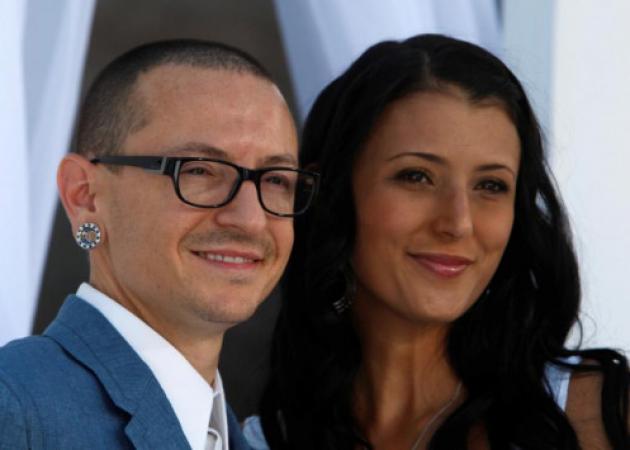 Chester – Linkin Park: Αγνώριστη και συντετριμμένη η γυναίκα του στην πρώτη της εμφάνιση [vid]