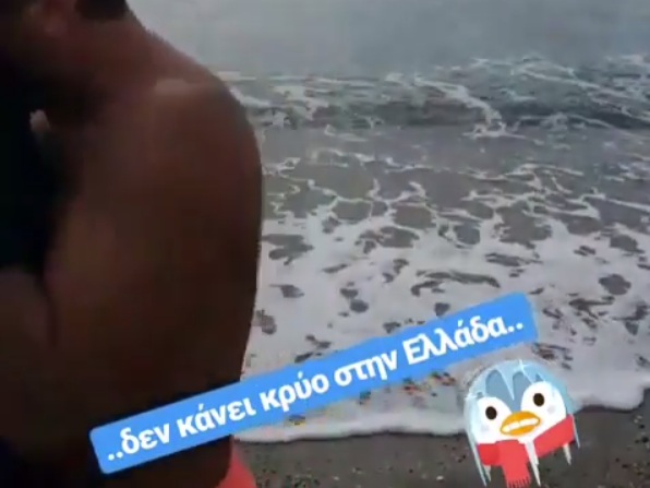 Ποιος Έλληνας παρουσιαστής έκανε σήμερα μπάνιο στη θάλασσα; Βίντεο