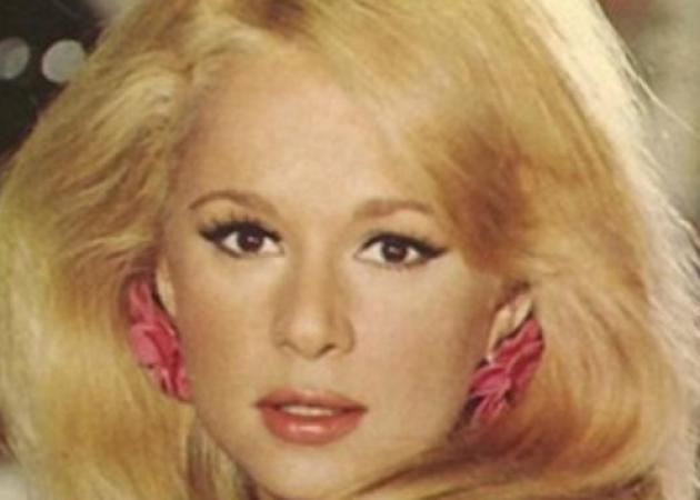 «Μπαίνει η Αλίκη στο μαγαζί και βλέπει τον Λαζόπουλο! Γυρίζει και μου λέει “τώρα θα δεις…”»