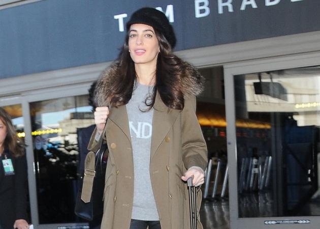 Amal Alamuddin Clooney: Κρύβει την εγκυμοσύνη με φαρδιά ρούχα!