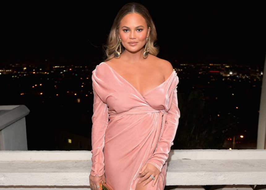 Chrissy Teigen: Δεν θα πιστέψεις ποιον οίκο μποϊκοτάρει και γιατί