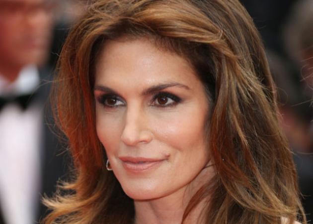 Χαμός με την αρετουσάριστη φωτογραφία της Cindy Crawford