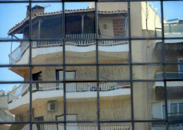 Κόκκινα δάνεια – Λύση Ιρλανδίας: “Δώσε το σπίτι σου για να μην βγει σε πλειστηριασμό”