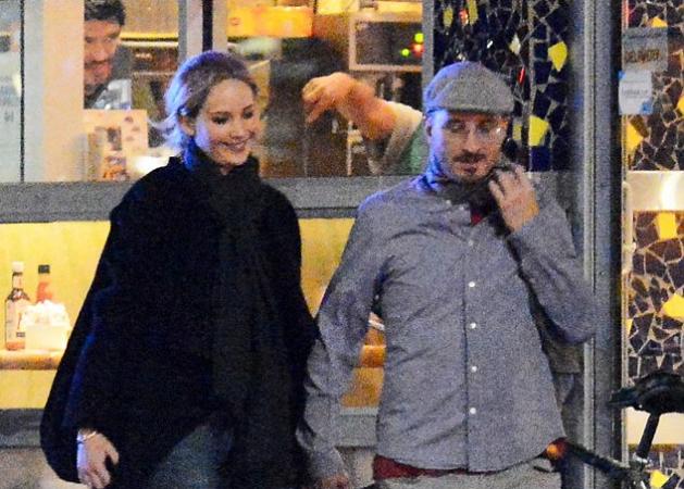 Jennifer Lawrence: Πώς είναι να έχει σκηνοθέτη τον… σύντροφό της;