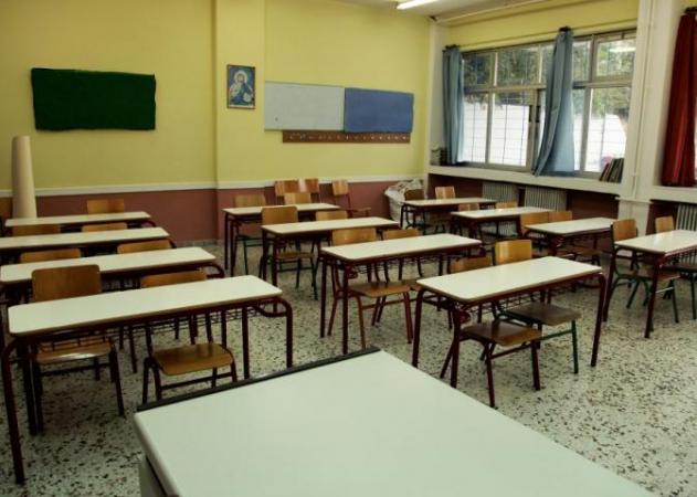 Δάσκαλος σε αμόκ στην Αλεξανδρούπολη! Κλείδωσε τα παιδιά στην αίθουσα και τους πετούσε βιβλία!