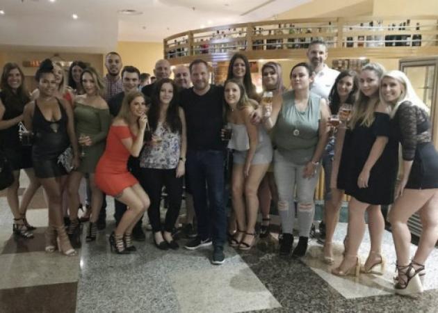 Το αφεντικό τρελάθηκε! Πληρωμένες διακοπές για όλους τους υπαλλήλους του!