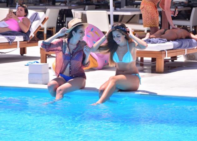 Οι δίδυμες Μαχήτριες Ειρήνη και Ελισάβετ Αϊνατζόγλου στην Μύκονο! Βίντεο