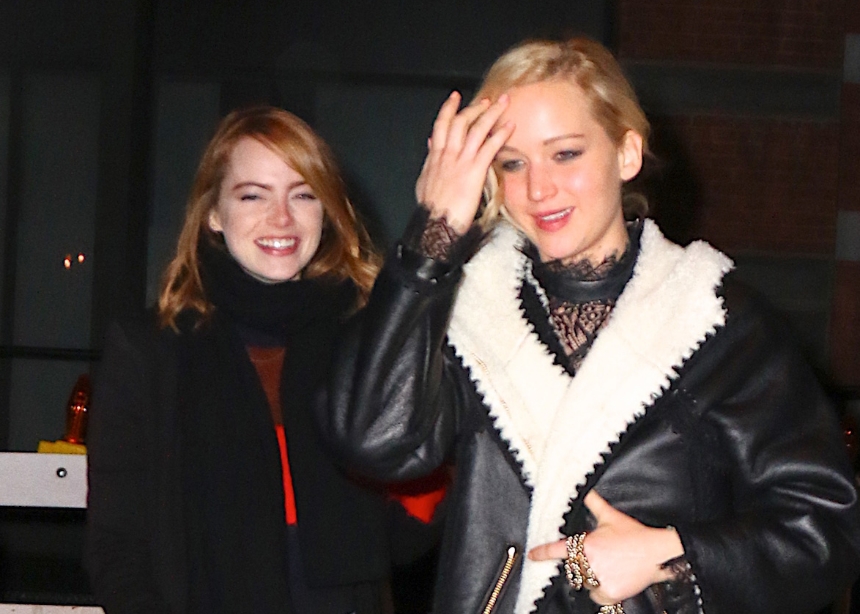 H Emma Stone ακύρωσε την Jennifer Lawrence κι εκείνη έμεινε με… μισό μακιγιάζ!