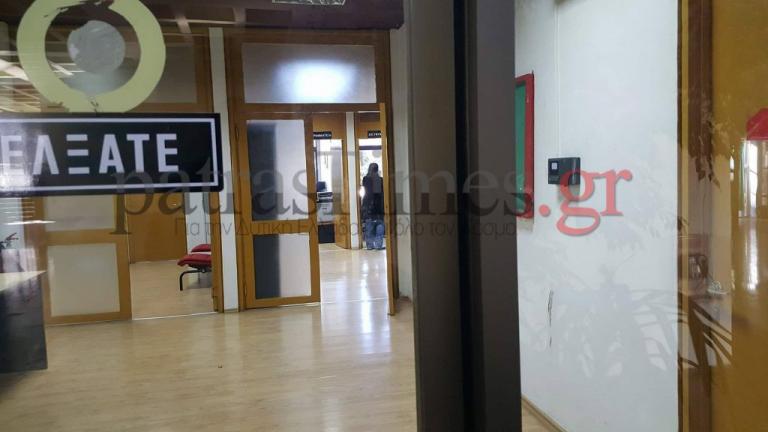 Φοιτητές έχουν κλειδώσει στο γραφείο του τον διευθυντή της φοιτητικής εστίας του Πανεπιστημίου Πατρών! | tlife.gr Φοιτητές έχουν κλειδώσει στο γραφείο του τον διευθυντή της φοιτητικής εστίας του Πανεπιστημίου Πατρών! | tlife.gr