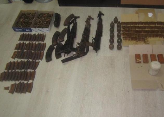 Θρίλερ! Όπλα, χειβοβομβίδες και εκρηκτικά στα ελληνοαλβανικά σύνορα! [pics]