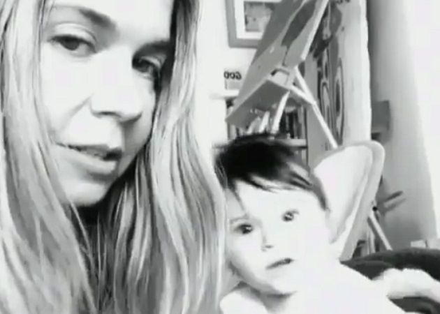Κατερίνα Μουτσάτσου: Δεν αποχωρίζεται ούτε στιγμή τον γιο της! [pic]