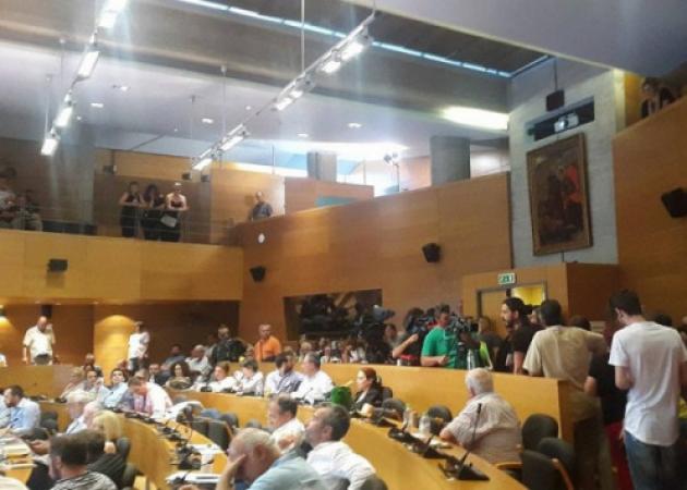 Θεσσαλονίκη: Ένταση για τα σκουπίδια! Διακόπηκε το δημοτικό συμβούλιο [vid]